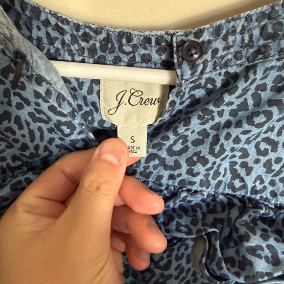 J. Crew Dark Blue Women’s Sz Small Ruffle Front Blouse Leopard Chambray Preppy - Picture 4 of 8